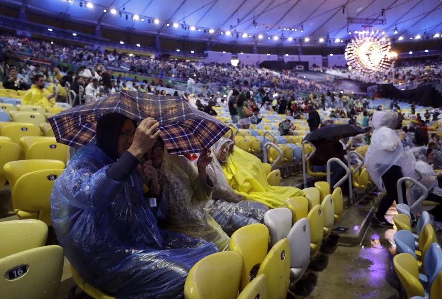 Una bufera su Rio la sera della cerimonia di chiusura. Ma lo show è scaldato l&#39;ambiente. Ap